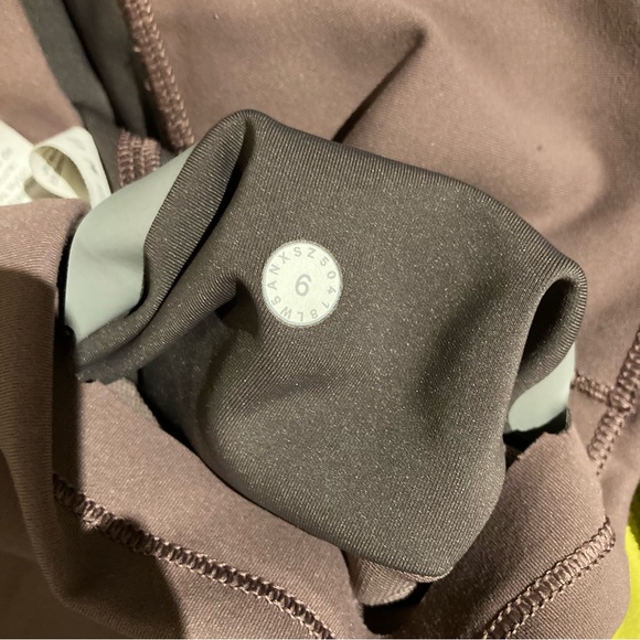 Lululemon In Movement Leggings - Picture 8 of 8